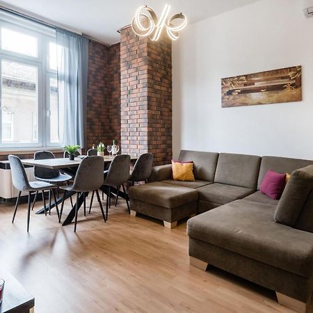 Jacuzzi And Privacy With 2 Balconies And Free Garage Apartment Budapest Ngoại thất bức ảnh