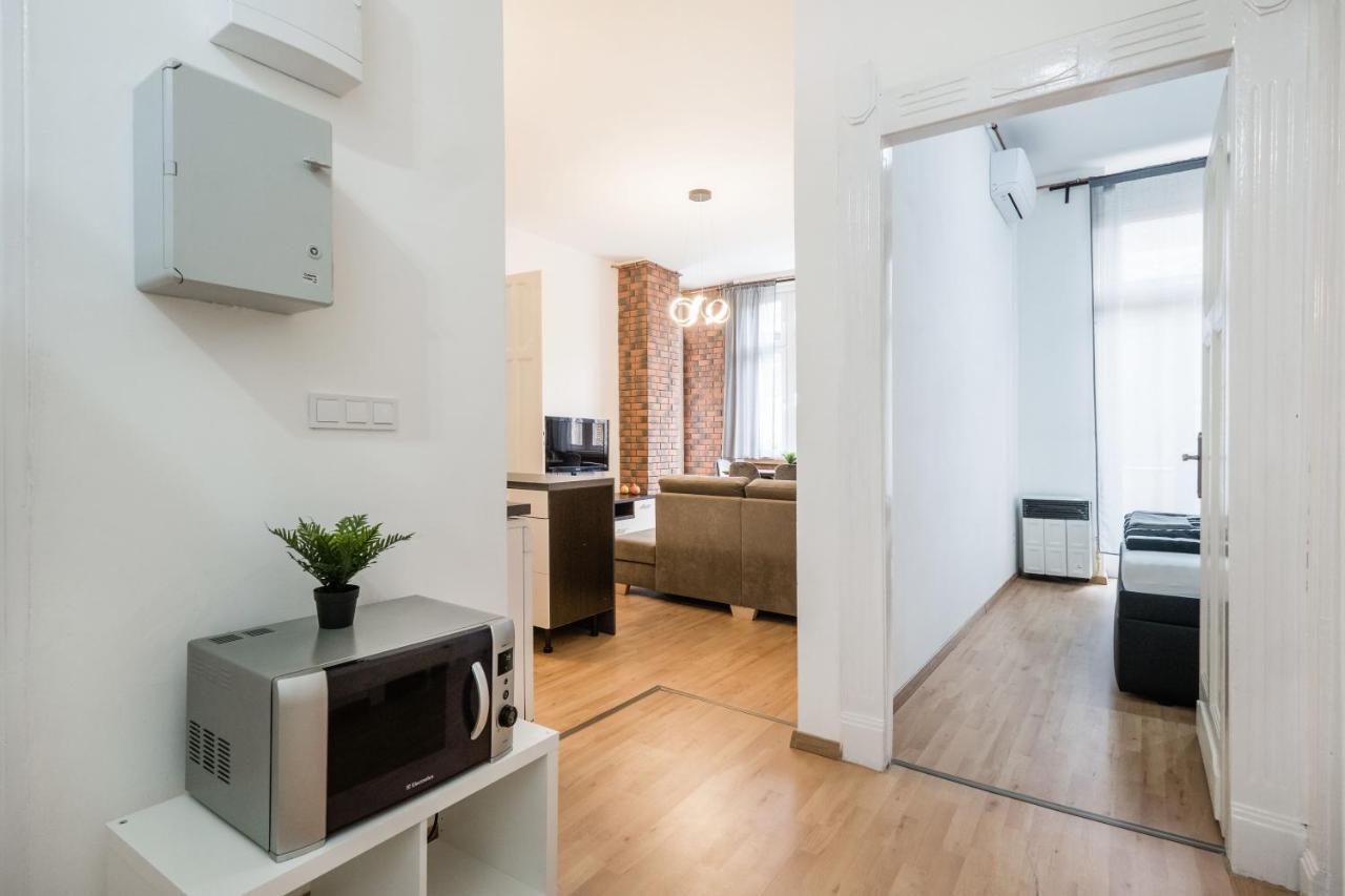 Jacuzzi And Privacy With 2 Balconies And Free Garage Apartment Budapest Ngoại thất bức ảnh