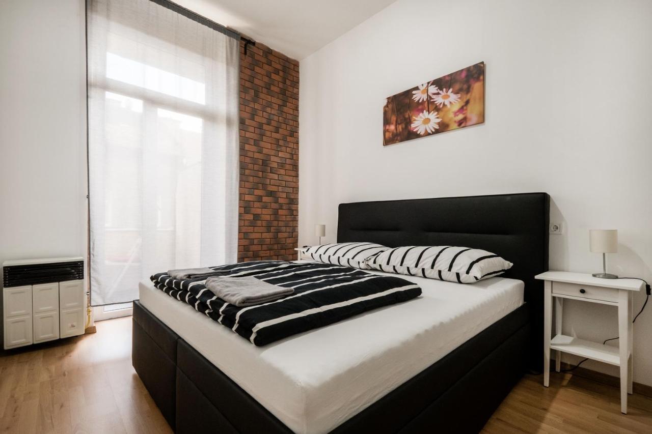 Jacuzzi And Privacy With 2 Balconies And Free Garage Apartment Budapest Ngoại thất bức ảnh