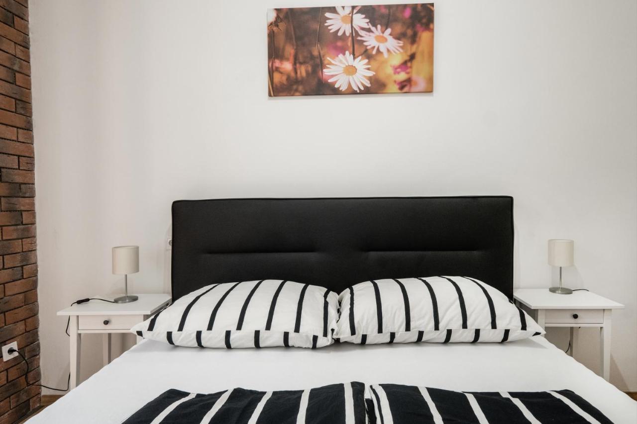 Jacuzzi And Privacy With 2 Balconies And Free Garage Apartment Budapest Ngoại thất bức ảnh