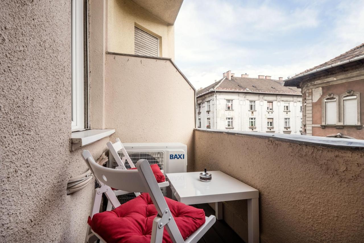 Jacuzzi And Privacy With 2 Balconies And Free Garage Apartment Budapest Ngoại thất bức ảnh